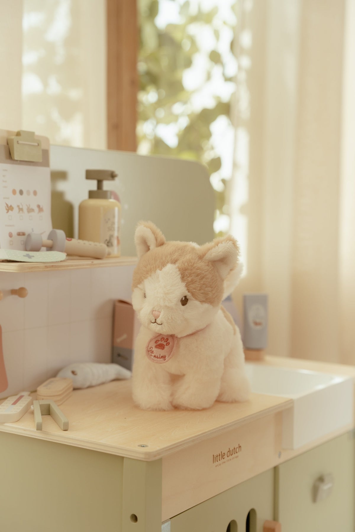 Peluche chat avec sac de transport â Marley LITTLE DUTCH