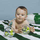 DĂ©couvrez les balles sensorielles Petit Boum Happy Bubbles Froggies đž ! Parfaites pour le bain, elles stimulent les sens et la motricitĂ© fine de bĂ©bĂ© avec paillettes et couleurs magiques.