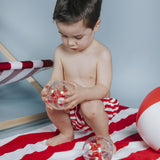 DĂ©couvrez les balles sensorielles Petit Boum Happy Bubbles Crabs đŠ ! Parfaites pour le bain, elles Ă©veillent les sens de bĂ©bĂ© grĂące Ă  leurs textures et paillettes magiques.