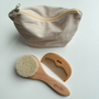 Brosse et Peigne Bébé avec Trousse en Velours beige GMLB