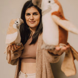 Découvrez Pierre 🦜, le perroquet qui répète tout avec sa voix drôle et ses ailes animées ! Un jouet interactif Montessori signé Mrs Ertha, idéal dès 3 ans.