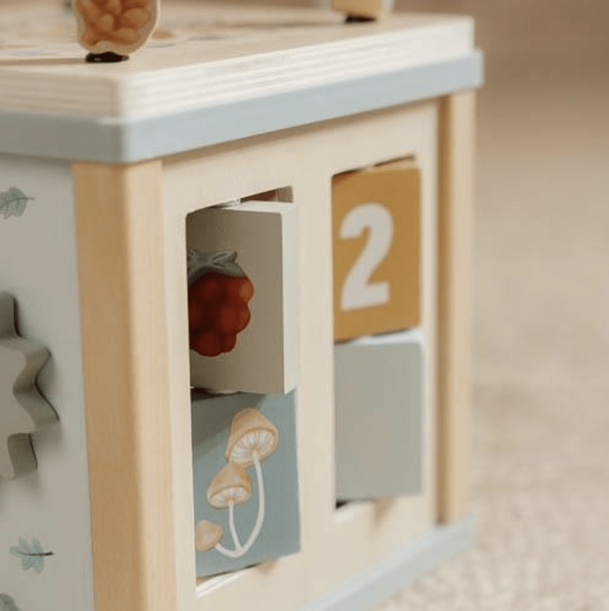 Cube d'activités en bois FSC - Forest Friends - Petit coeur salé