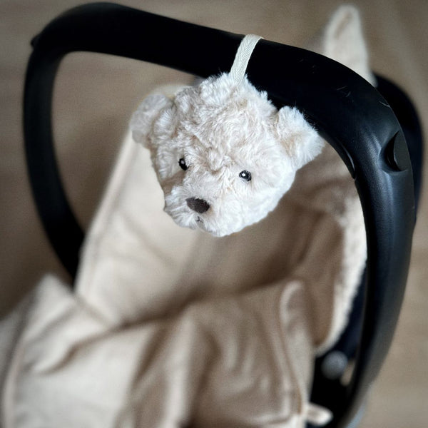 Offrez des nuits sereines Ă bĂ©bĂ© avec la peluche bruit blanc Lou đ». Portable et douce, sons apaisants (battements de cĆur & bruit blanc), idĂ©ale poussette, siĂšge auto & voyages