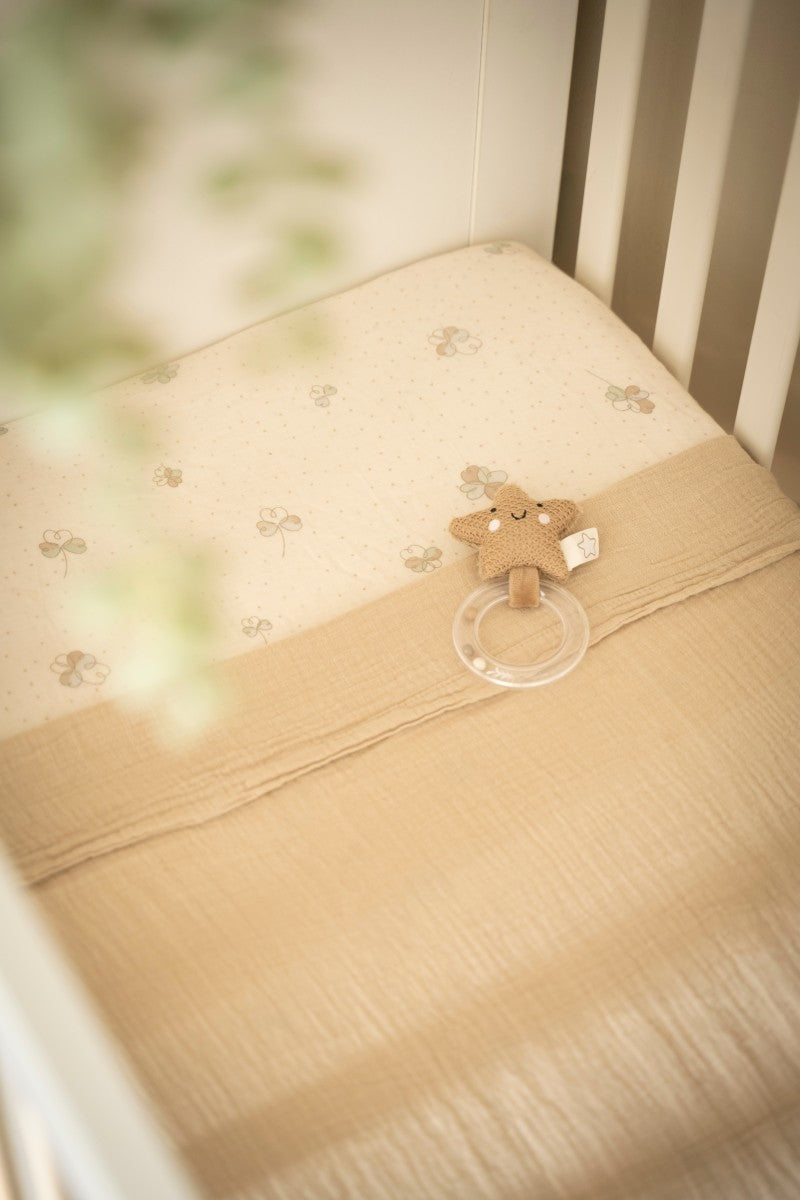 hochet Ă©toile Heaven clay warm linen Babyâs Only
