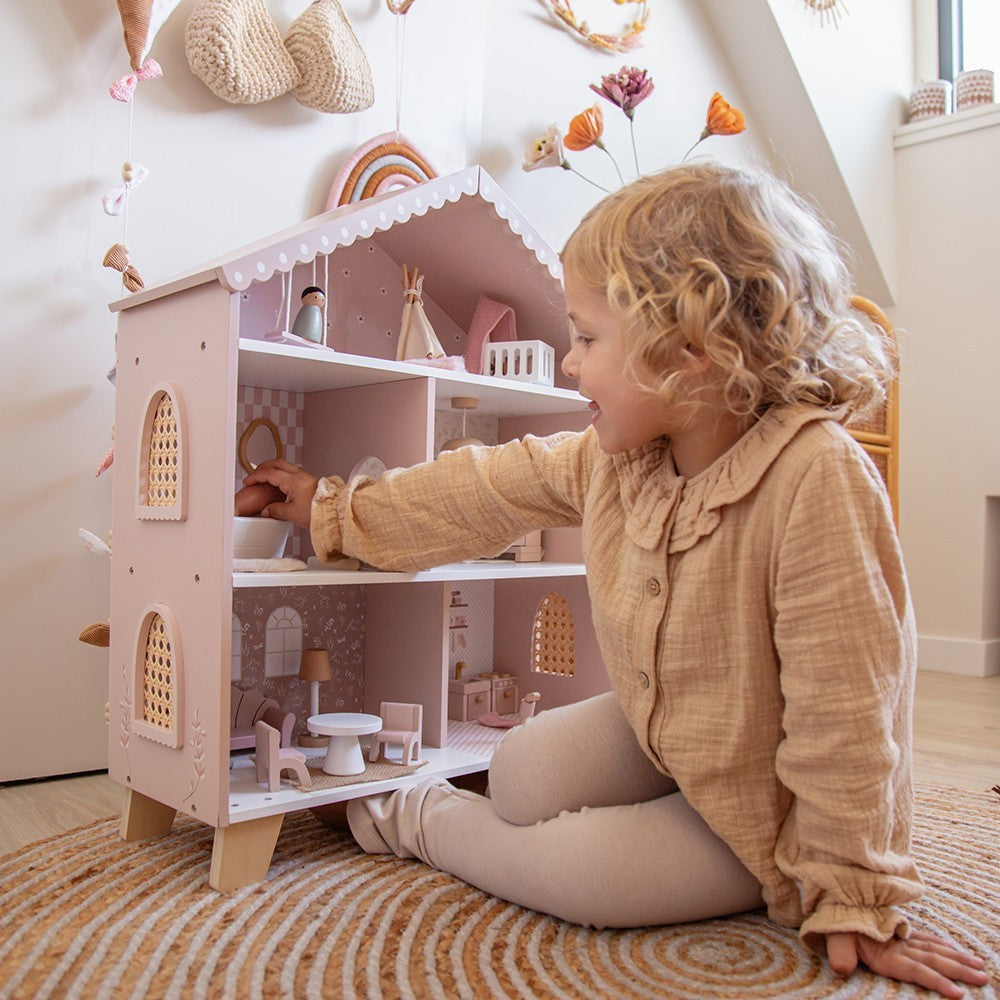 Maison de poupĂ©es en bois â Rose avec accessoires et poupĂ©es