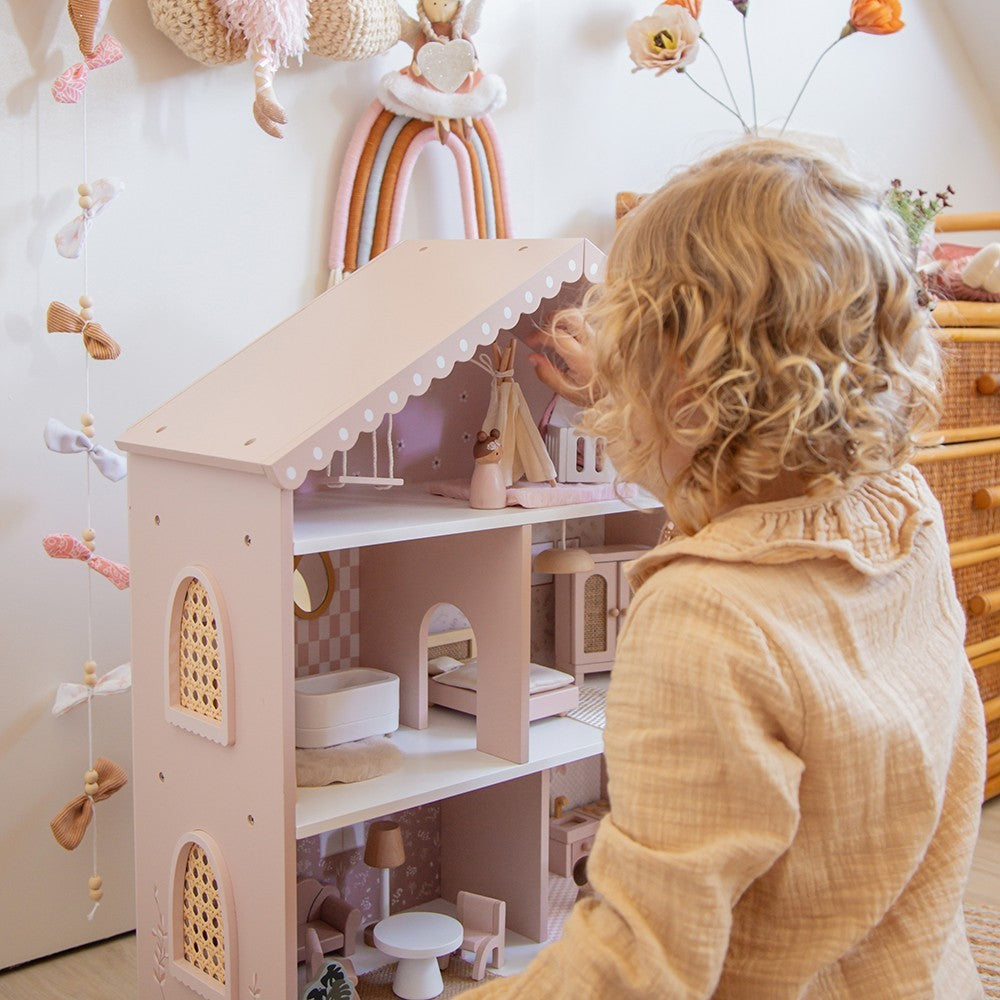Maison de poupĂ©es en bois â Rose avec accessoires et poupĂ©es