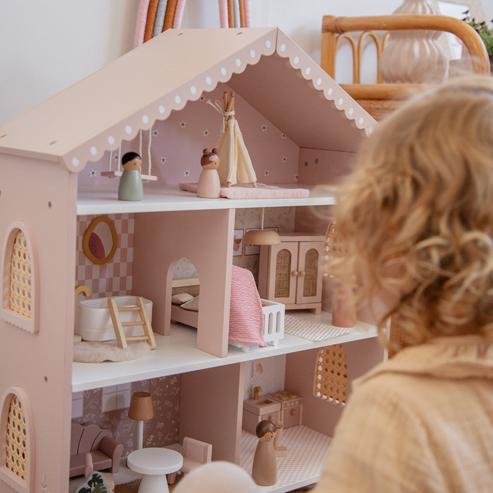 Maison de poupĂ©es en bois â Rose avec accessoires et poupĂ©es