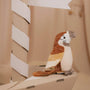 DĂ©couvrez Pierre đŠ, le perroquet qui rĂ©pĂšte tout avec sa voix drĂŽle et ses ailes animĂ©es ! Un jouet interactif Montessori signĂ© Mrs Ertha, idĂ©al dĂšs 3 ans.