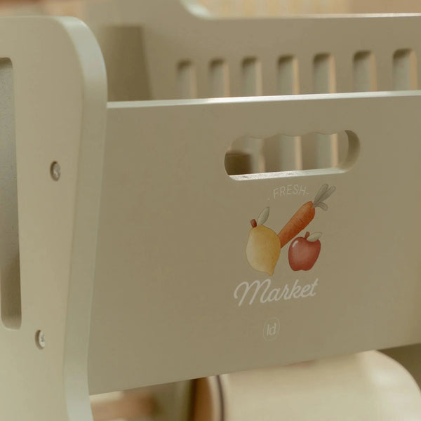 Chariot de courses en bois FSC 🛒 avec accessoires et sac inclus. Léger, robuste et parfait dès 12 mois pour imiter les grands et faire ses courses comme au marché !