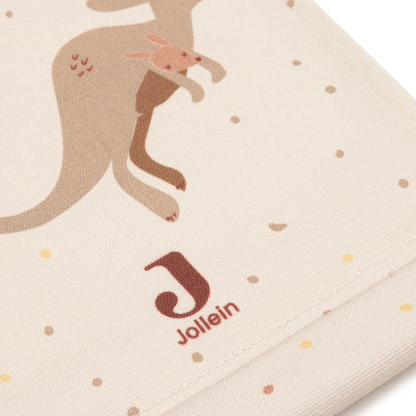 Toise murale bébé en coton motif kangourou. Idéale pour suivre la croissance de l’enfant et décorer la chambre avec un joli souvenir.