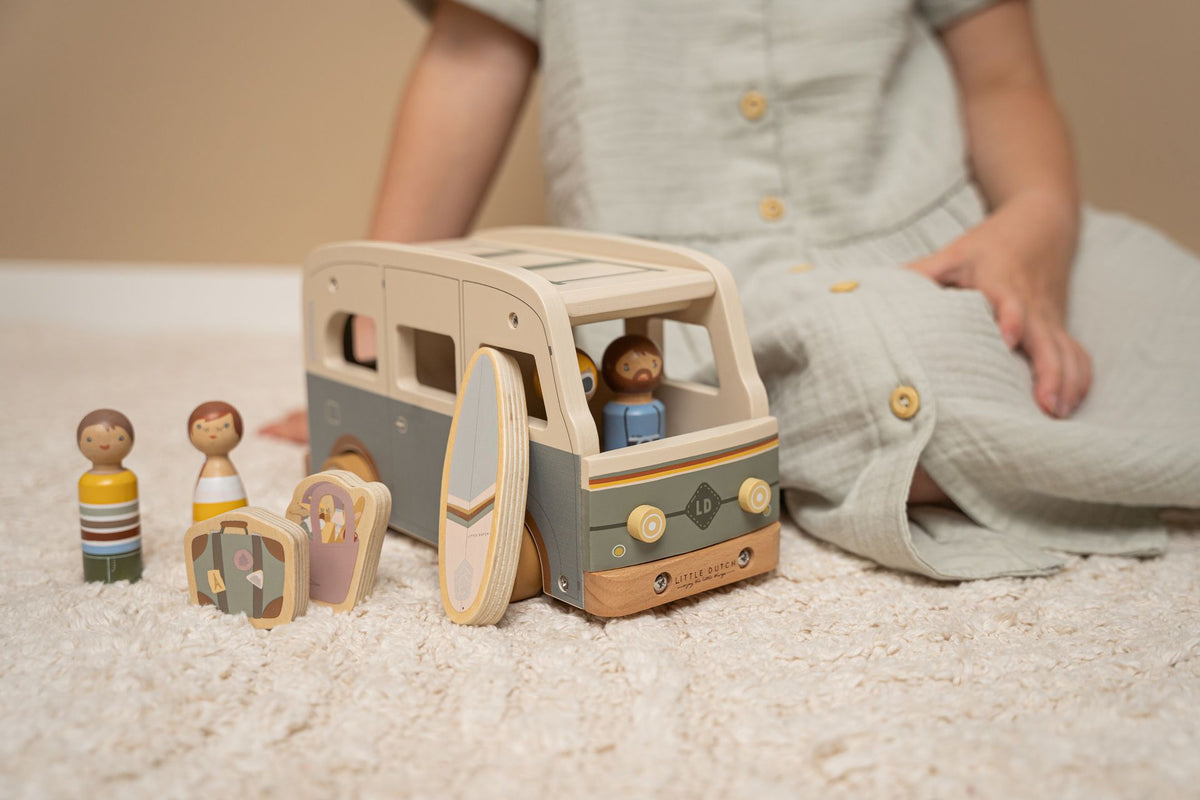 Camping-car vintage en bois – Little Dutch