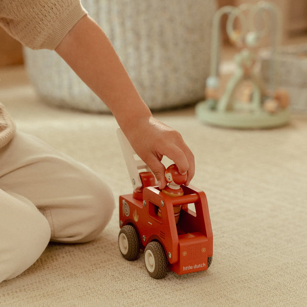 Camion de pompiers en bois FSC – Jouet d’éveil et jeu de rôle LITTLE DUTCH