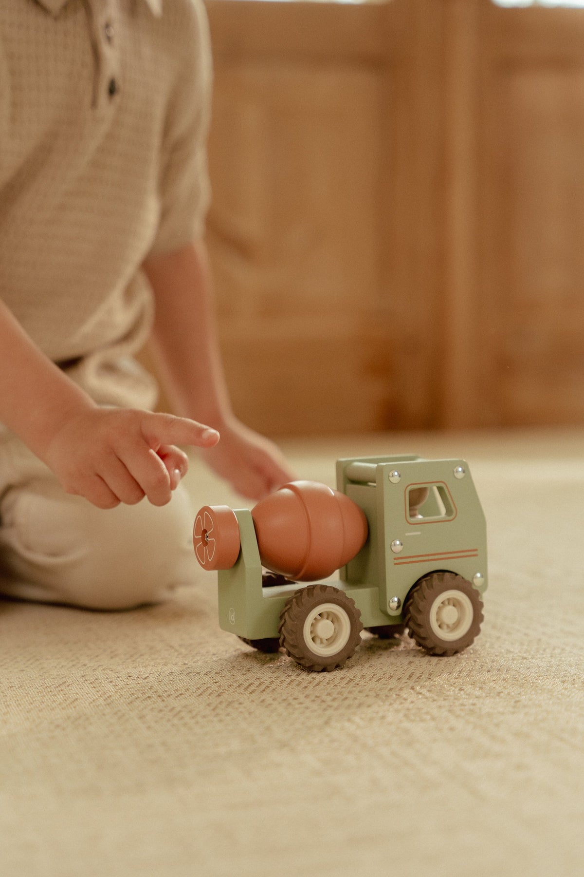 Camion toupie en bois FSC – Jouet d’éveil et construction LITTLE DUTCH