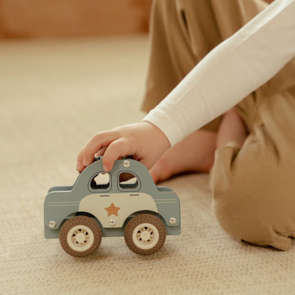Voiture de police en bois FSC – Jouet d’éveil et jeu de rôle LITTLE DUTCH