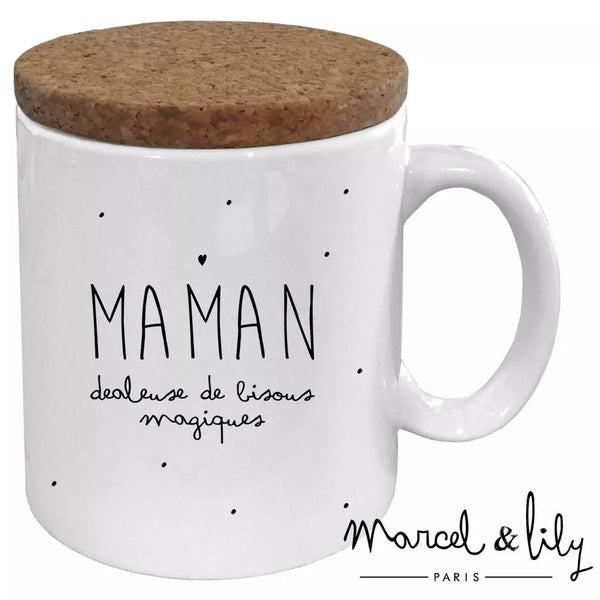 Mug en céramique “Maman dealeuse de bisous” avec couvercle en liège 100% bio, fabriqué en France. Idéal comme cadeau pratique et tendre pour toutes les mamans.