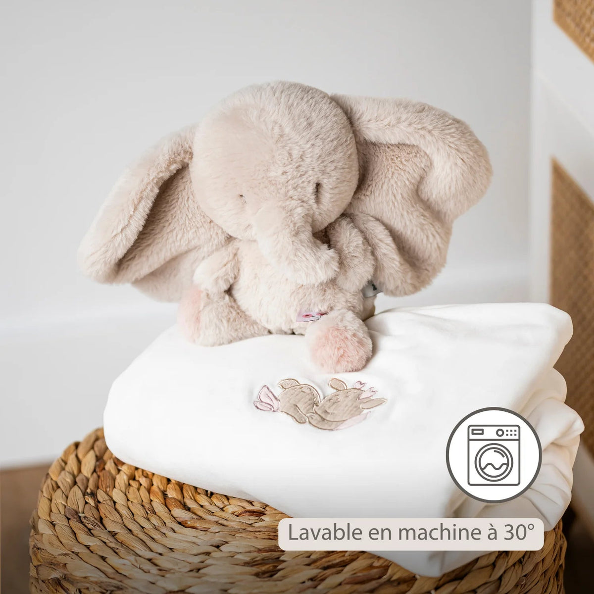 FANFAN Peluche éléphant longs poils sable NATTOU
