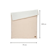 Craquez pour la couverture bébé Teddy Supersoft écru. En double face teddy & velours, elle est ultra douce, chaude et parfaite pour les câlins, les siestes ou les sorties. Lavable à 30°C.