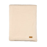 Craquez pour la couverture bébé Teddy Supersoft écru. En double face teddy & velours, elle est ultra douce, chaude et parfaite pour les câlins, les siestes ou les sorties. Lavable à 30°C.