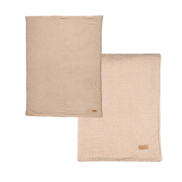 Couverture bébé Teddy Supersoft beige, double face teddy & velours. Ultra douce, chaude et moelleuse, parfaite pour les siestes, les câlins et les sorties. Lavable à 30°C.