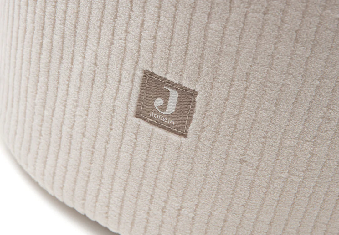 Panier de rangement Cloudy Rib Oatmeal, élégant et pratique en tissu côtelé. Idéal pour organiser le coin à langer ou décorer la chambre de bébé.