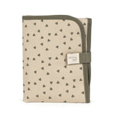 Tapis à langer bébé heart Poppy Moss vert – Motifs cœurs walking mum