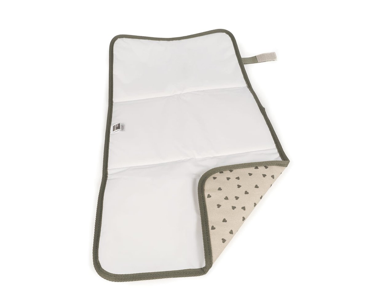 Tapis à langer bébé heart Poppy Moss vert – Motifs cœurs walking mum