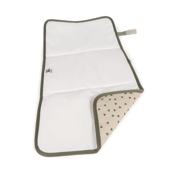 Tapis à langer bébé heart Poppy Moss vert – Motifs cœurs walking mum