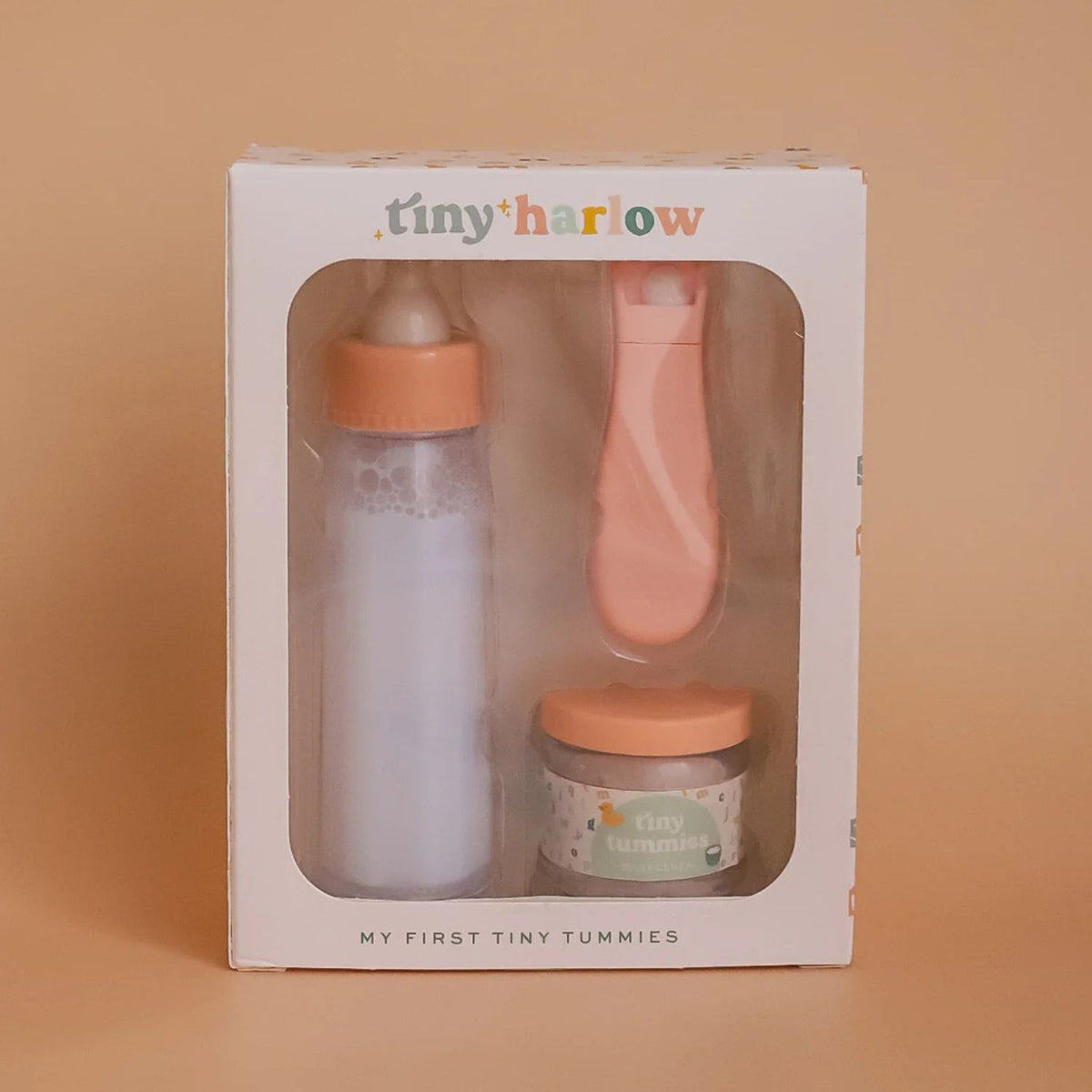 Coffret Tiny Harlow pour nourrir les poupées comme un vrai parent. Biberon magique et petit pot de céréales pour un jeu d’imitation réaliste et créatif dès 3 ans.