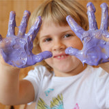 Coffret 4 pots peinture aux doigts “Luka”, naturelle et vegan, couleurs jaune, vert, rose et violet. Texture crémeuse anti-éclaboussure, sûre pour les enfants, lavable à l’eau savonneuse.