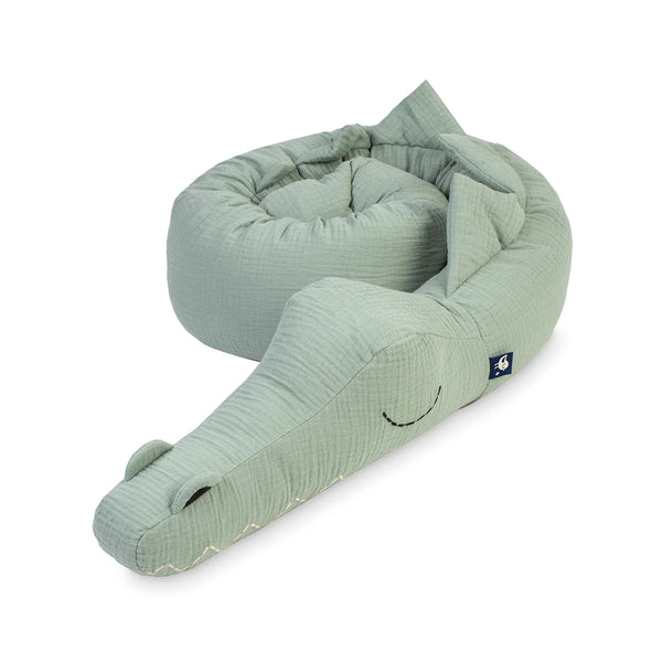 Tour de lit crocodile de Julius Zöllner, 180 cm de douceur certifiée OEKO-TEX®. Idéal pour protéger bébé et décorer la chambre avec tendresse.
