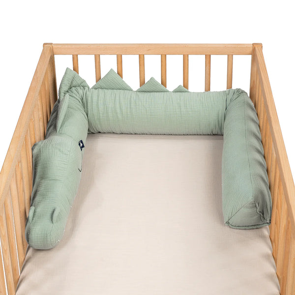 Tour de lit crocodile de Julius Zöllner, 180 cm de douceur certifiée OEKO-TEX®. Idéal pour protéger bébé et décorer la chambre avec tendresse.