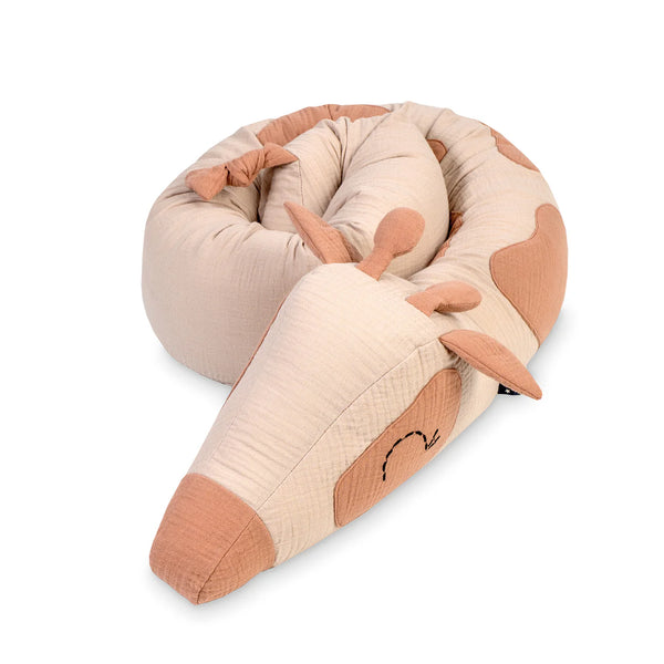 Tour de lit girafe de Julius Zöllner, 180 cm de douceur certifiée OEKO-TEX®. Idéal pour protéger bébé et décorer la chambre avec tendresse.