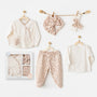 Coffret naissance bébé 5 pièces avec bonnet, bandeau, pantalon, brassière et gilet. Motif léopard craquant, 100% coton, parfait cadeau de naissance.