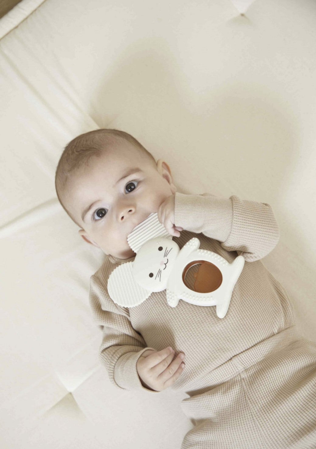 Anneau de dentition réfrigérant bébé dès 3 mois. Effet froid pour apaiser les gencives sensibles en douceur.