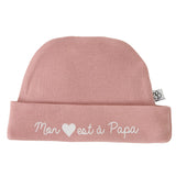 Bonnet naissance “Mon cœur est à papa”, 100% coton doux, forme turban tendance. Taille unique pour bébé, lavable en machine. Cadeau idéal pour la maternité.