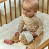 Balle d’activités Safari Friends : un jouet sensoriel doux pour stimuler bébé dès la naissance. LITTLE DUTCH