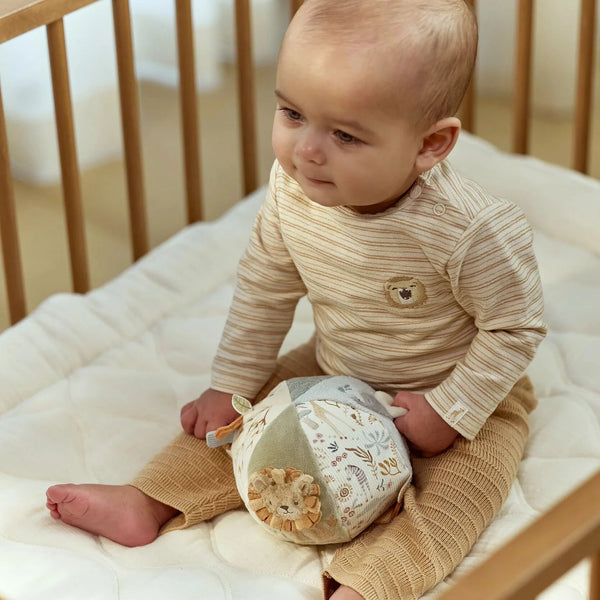 Balle d’activités Safari Friends : un jouet sensoriel doux pour stimuler bébé dès la naissance. LITTLE DUTCH