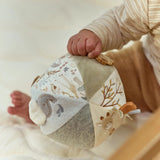Balle d’activités Safari Friends : un jouet sensoriel doux pour stimuler bébé dès la naissance. LITTLE DUTCH