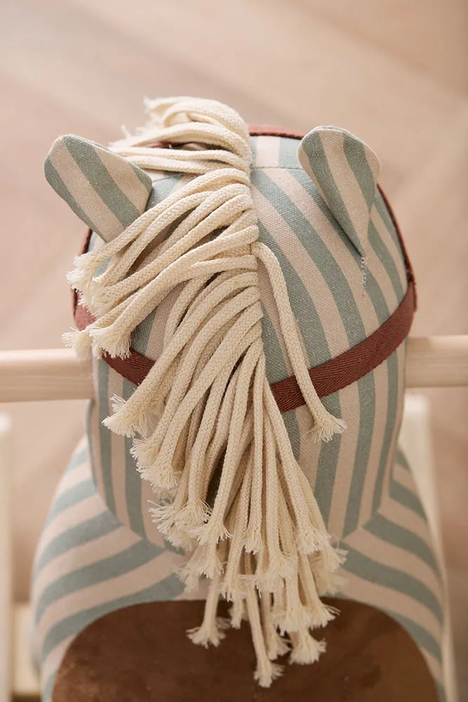 Cheval à bascule Sam en coton – jouet d’éveil dès 18 mois