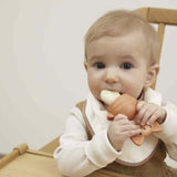 Coffret grignoteuse bébé 6 mois et bavoir assorti. Idéal pour la diversification alimentaire en toute sécurité.
