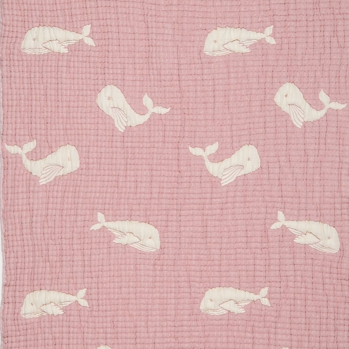 Couverture bébé mousseline matelassée – baleine rose en relief LA MARRAINE
