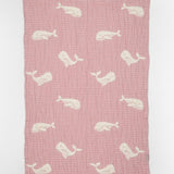 Couverture bébé mousseline matelassée – baleine rose en relief LA MARRAINE