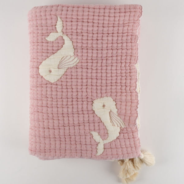 Couverture bébé mousseline matelassée – baleine rose en relief LA MARRAINE