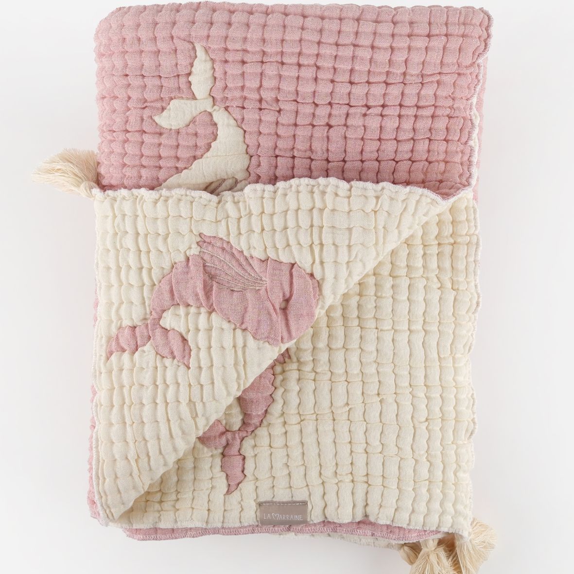 Couverture bébé mousseline matelassée – baleine rose en relief LA MARRAINE