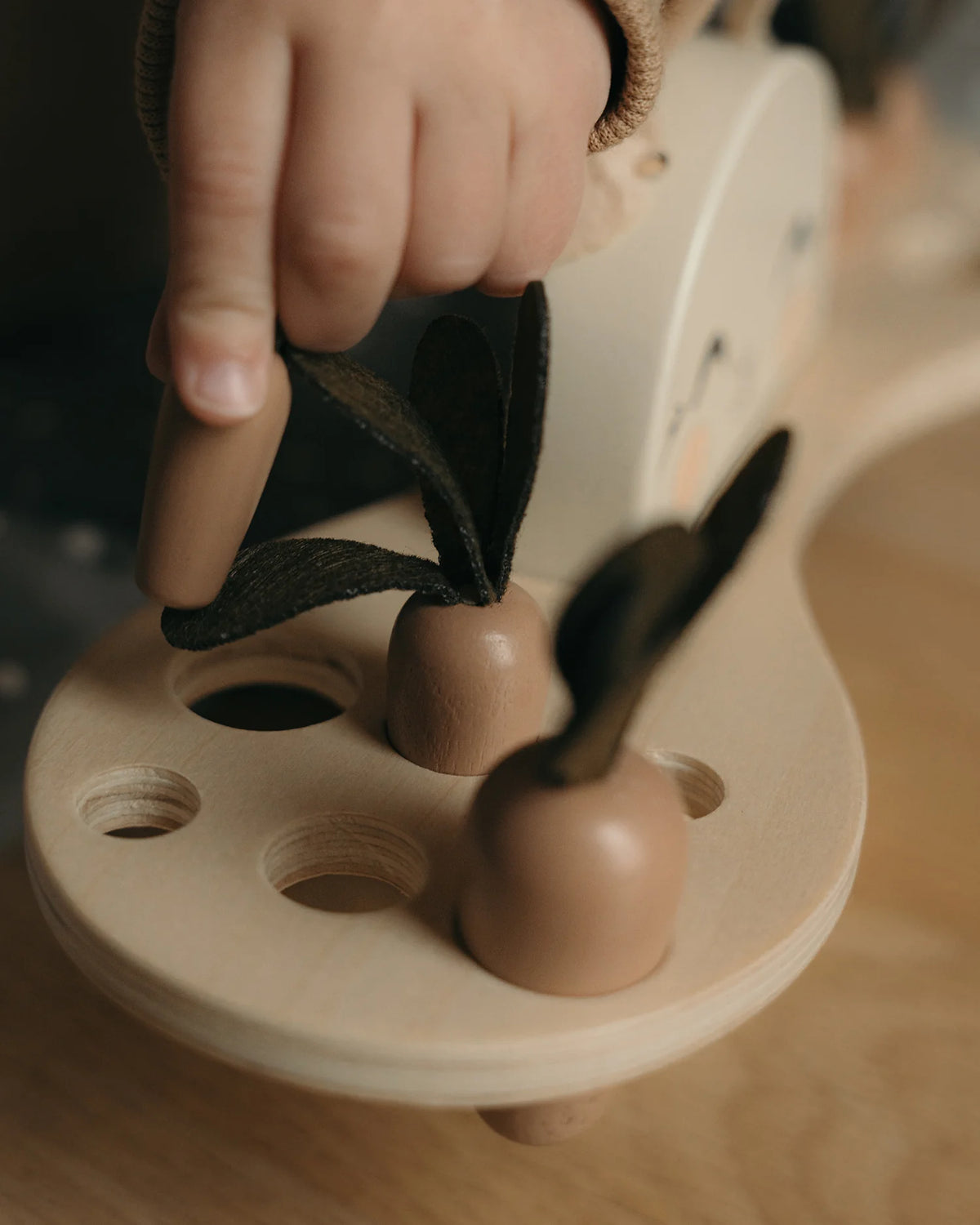 Offrez à votre enfant l’Échelle de Lapin 🐇, un puzzle en bois Montessori sûr et éducatif pour développer motricité, équilibre et créativité dès 3 ans.