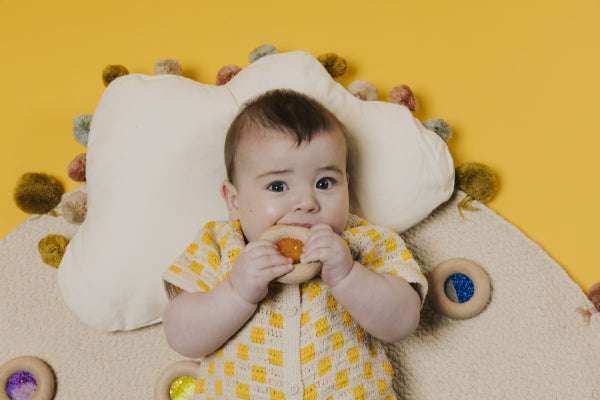 Donut jouet d’éveil sensoriel orange – jouet en bois bébé PETIT BOOM