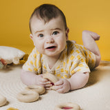 Donut jouet d’éveil sensoriel orange – jouet en bois bébé PETIT BOOM