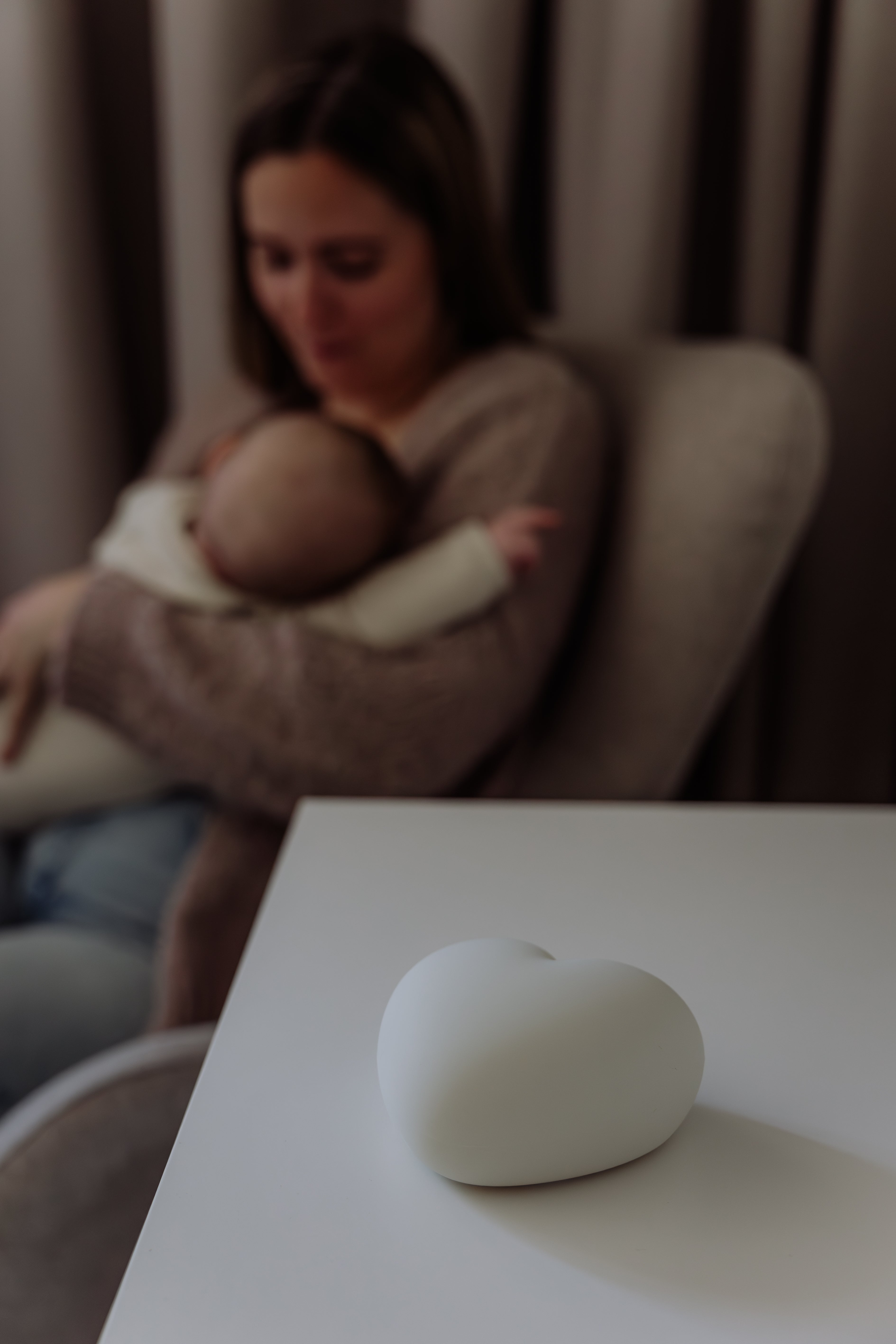 Veilleuse d’Allaitement en Silicone – Ruby Grise