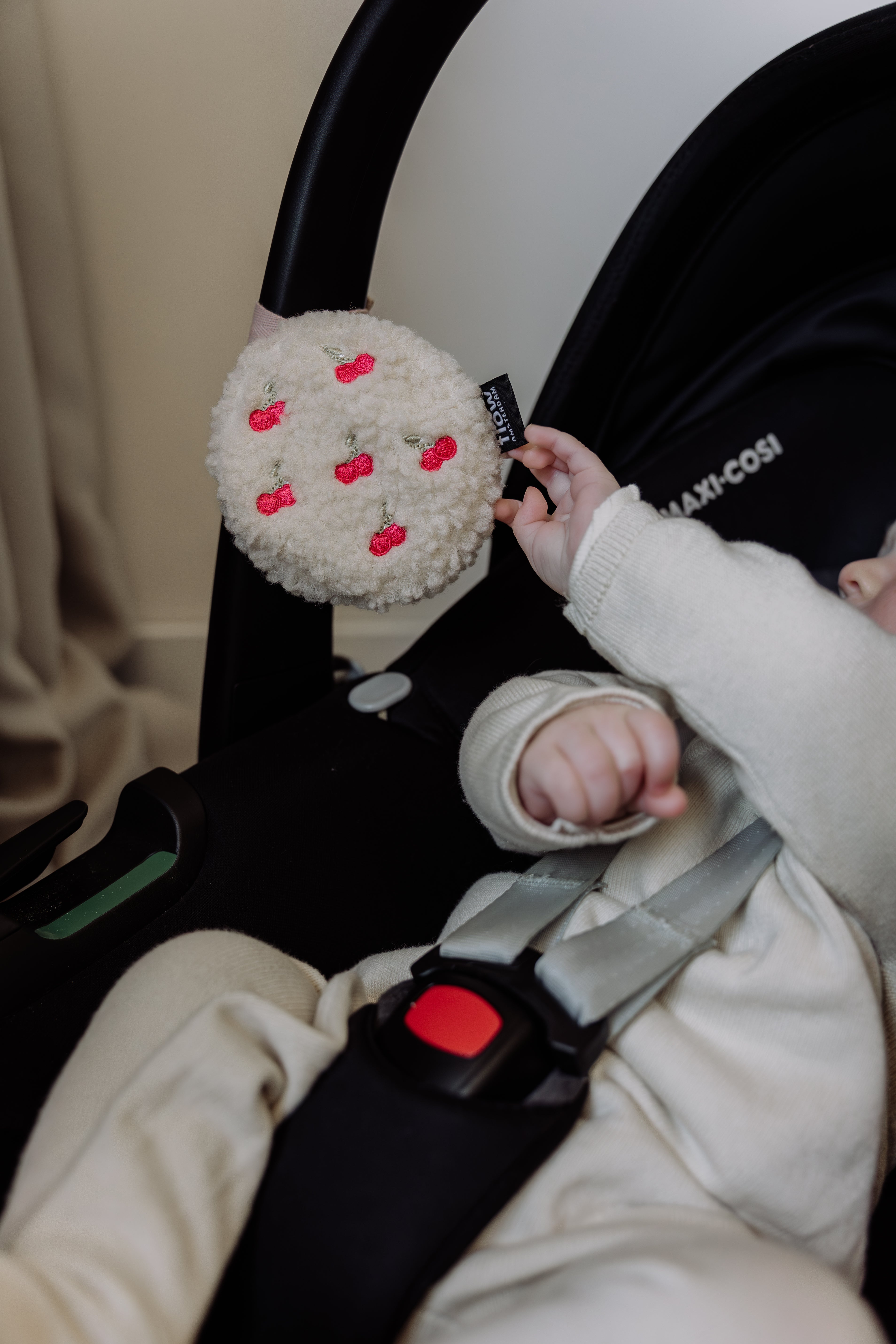 Bruit Blanc Portable – Lucy cerises brodées