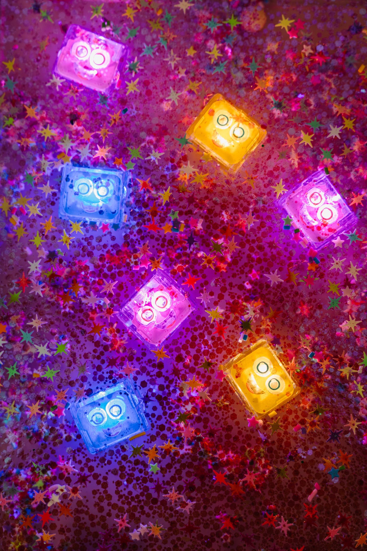 LILA CUBES LUMINEUX VIOLETS GLO PALS